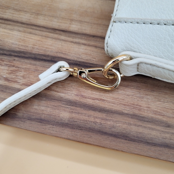 Sole Society Cream Handbag with Wooden Handles a Detachable & Adjustable Strap - Picture 2 of 8